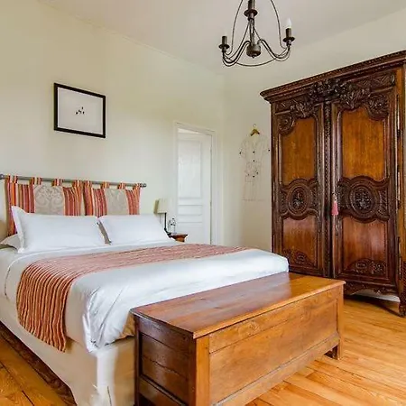 Maison D'hotes La Corisande Bed & Breakfast